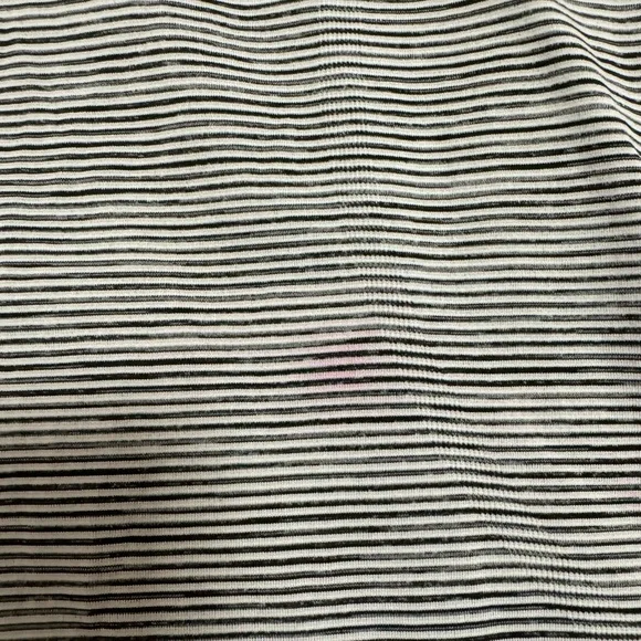 Black and White striped lululemon swiftly 2.0 - Picture 3 of 4